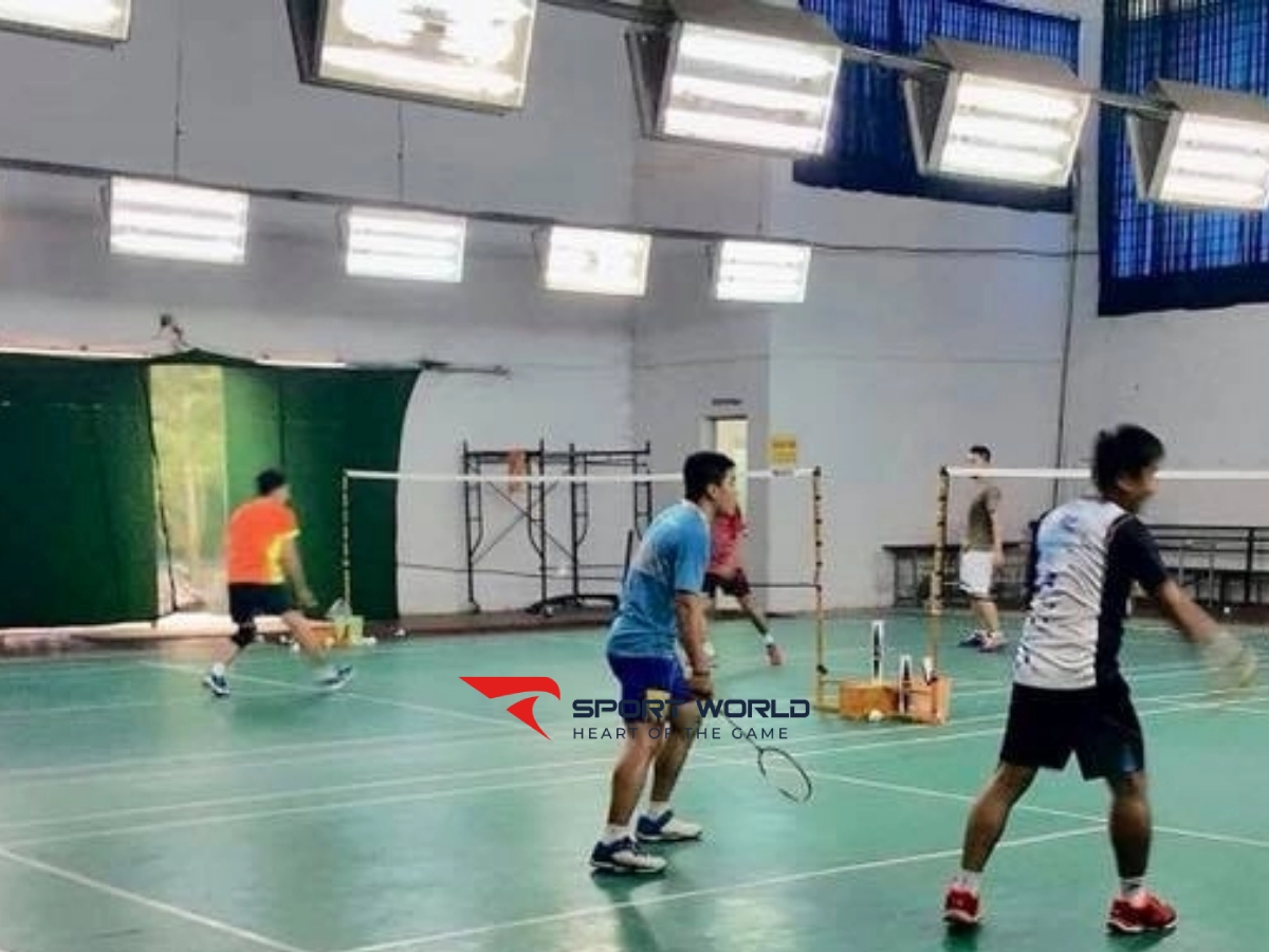 Sân cầu lông Bến Cát