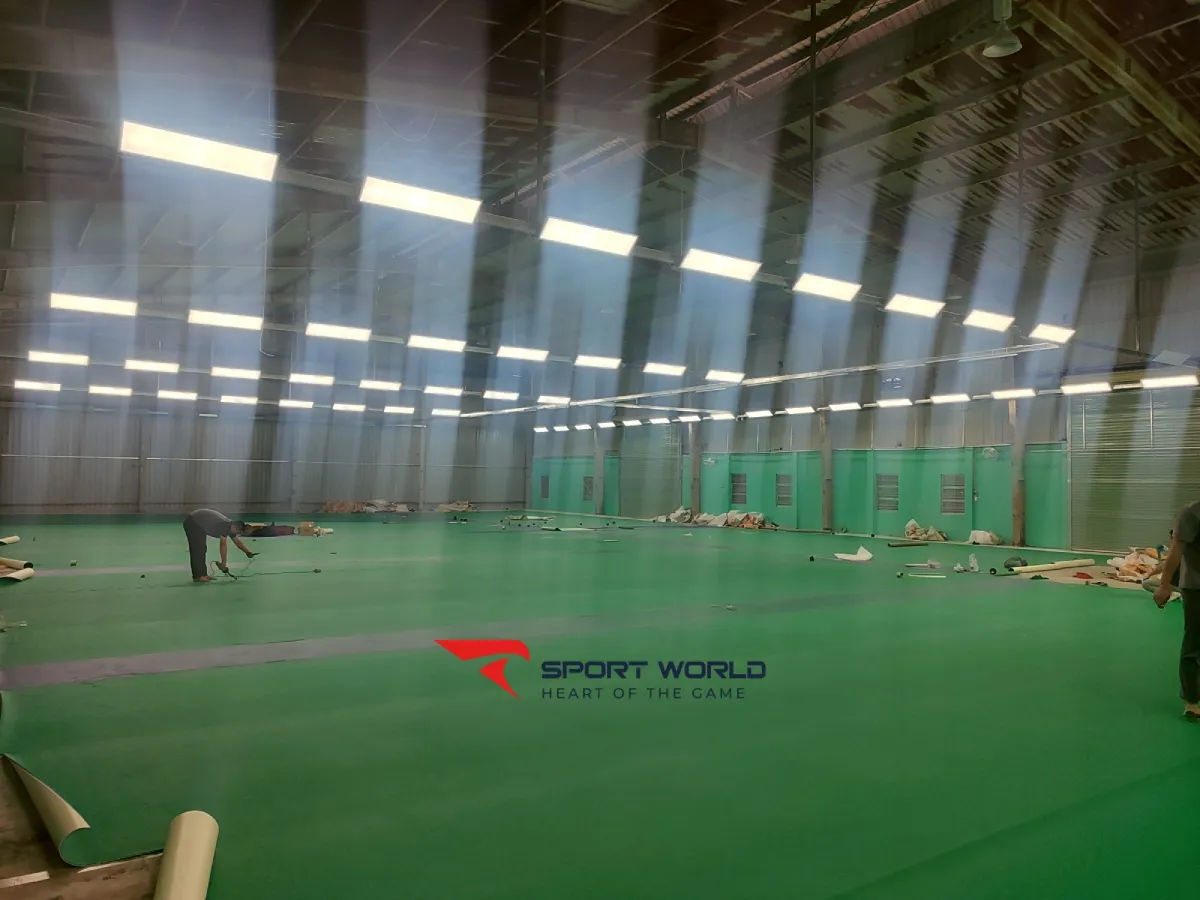 Thi c&ocirc;ng thảm s&acirc;n cầu l&ocirc;ng