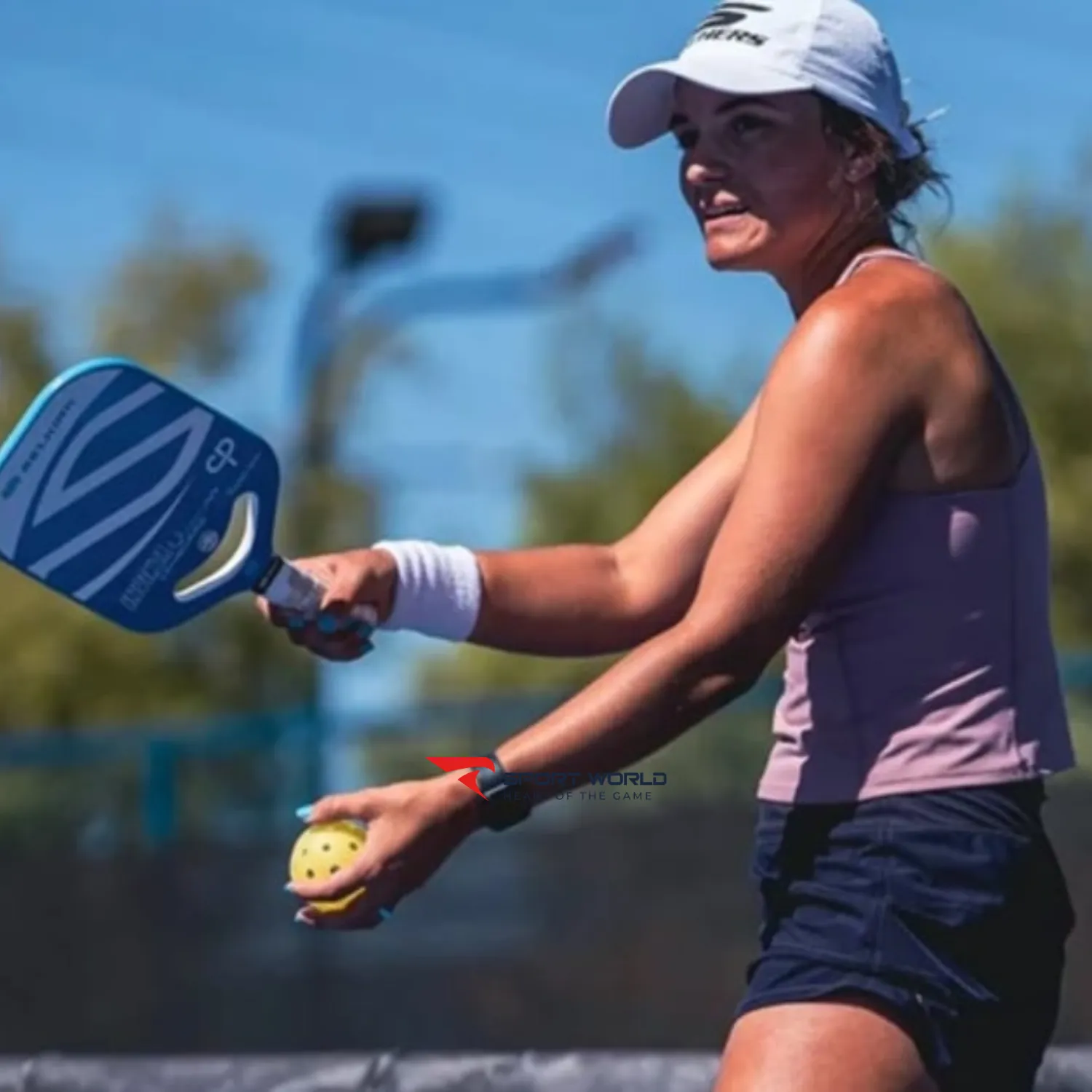 Giao b&oacute;ng trong pickleball