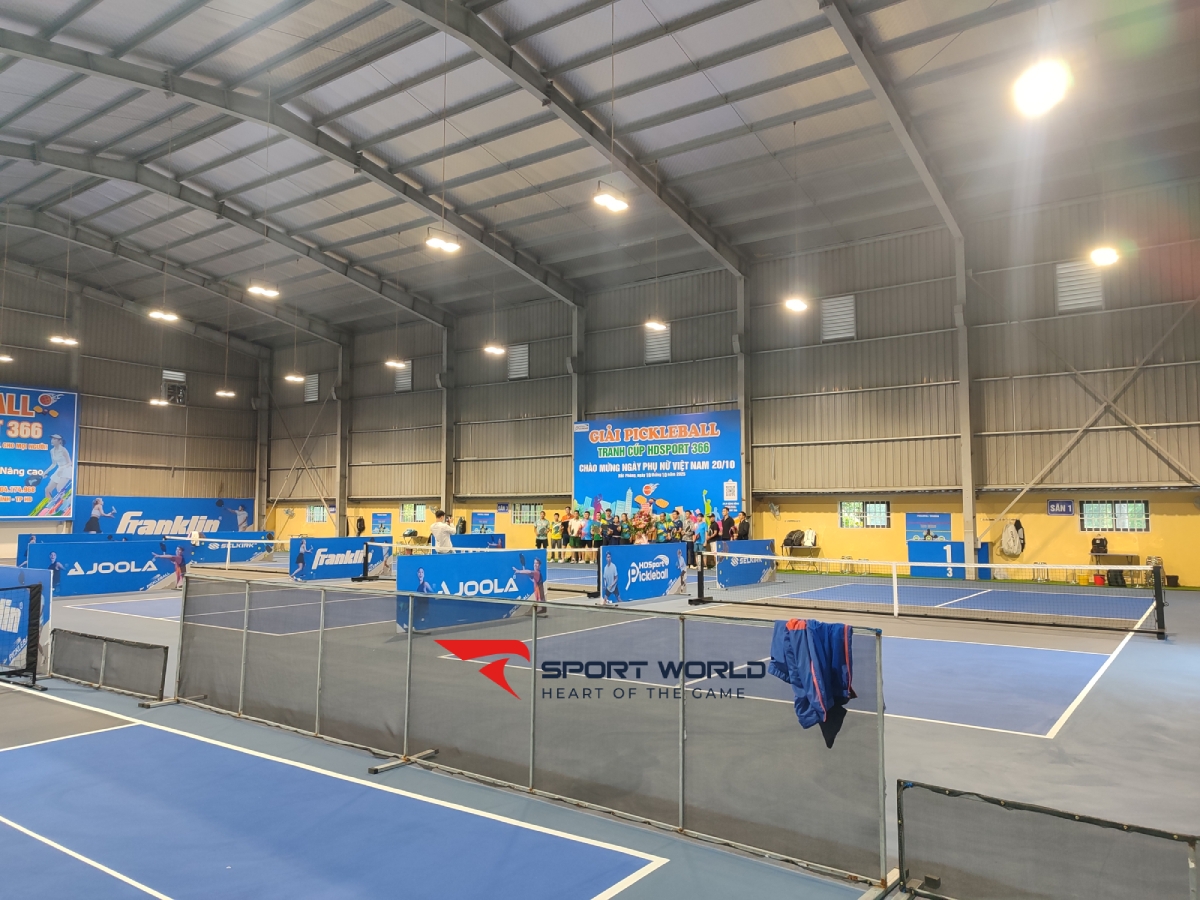 Chiếu s&aacute;ng s&acirc;n pickleball