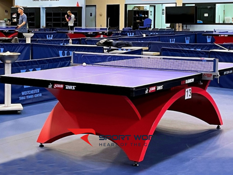 B&agrave;n b&oacute;ng b&agrave;n Rainbow thi đấu