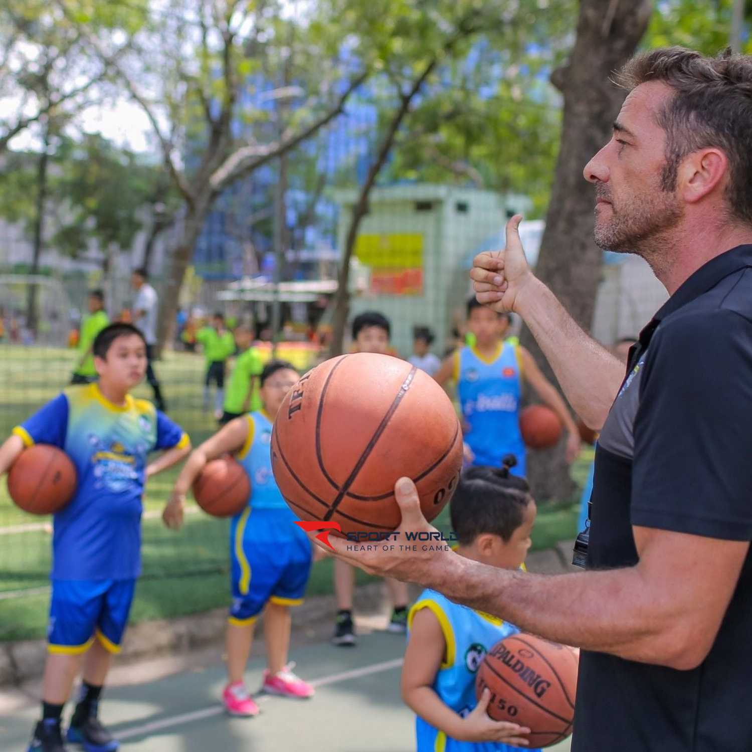 Quả bóng rổ Spalding TF-150 Varsity