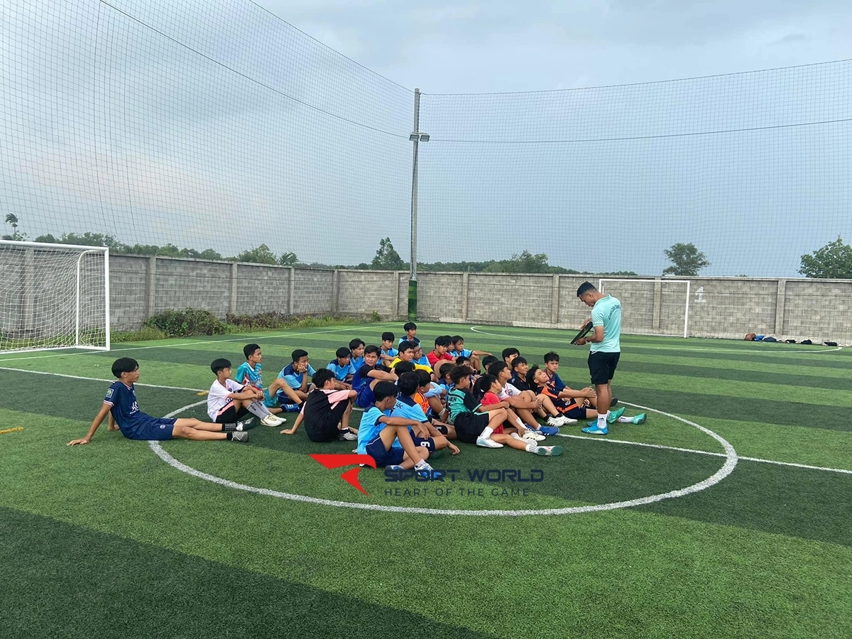 Sân bóng đá Mỹ Đình - Long An
