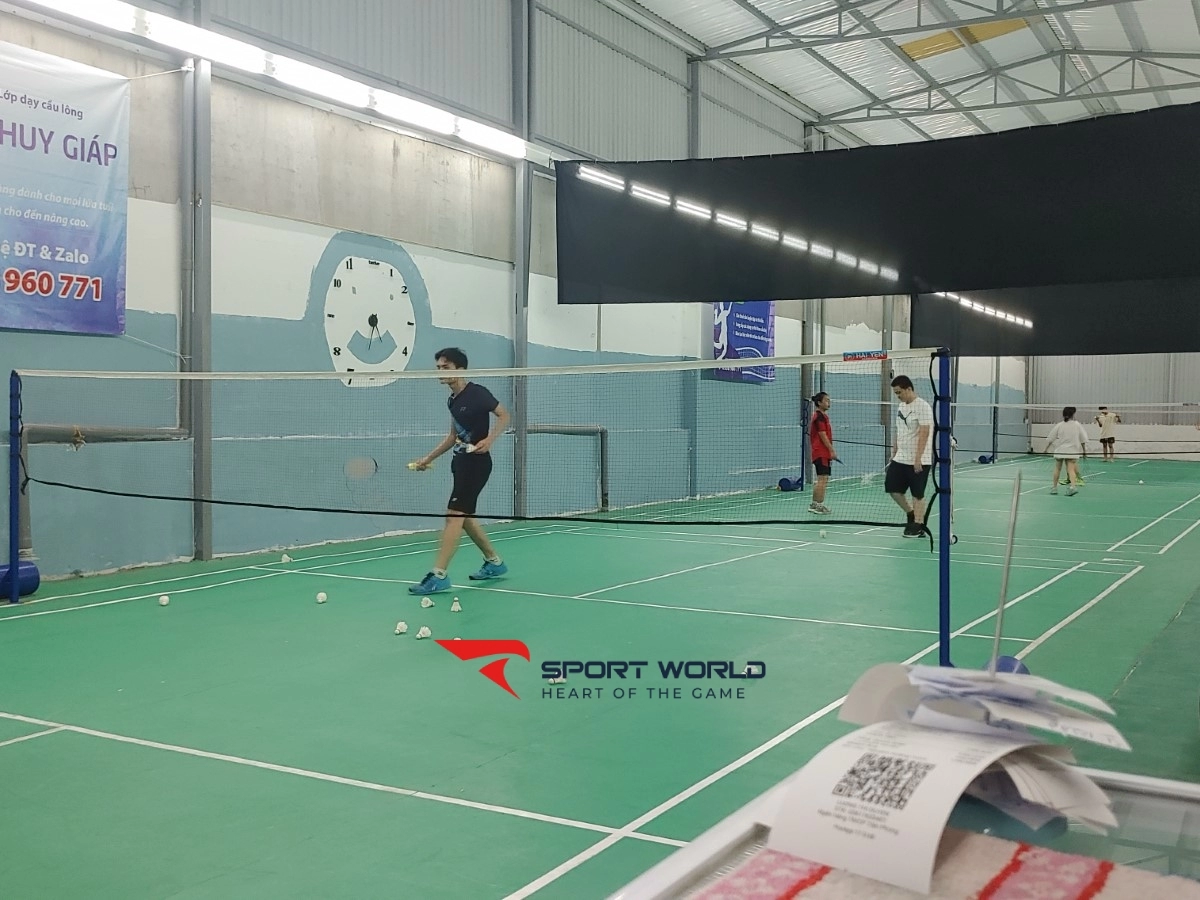 Sân cầu lông Hà Huy Giáp