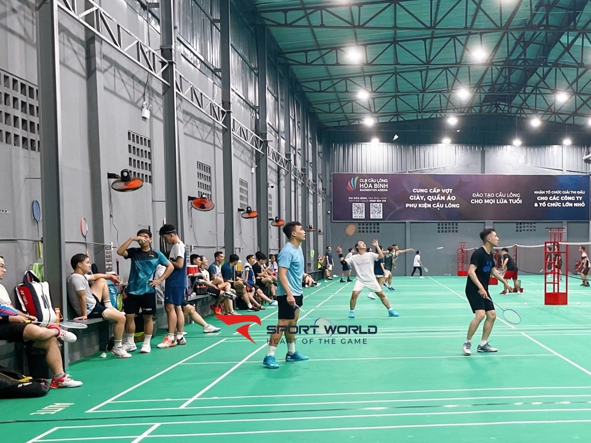 sân cầu lông CLB Hòa Bình