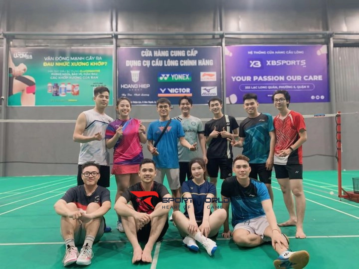 sân cầu lông CLB Hòa Bình