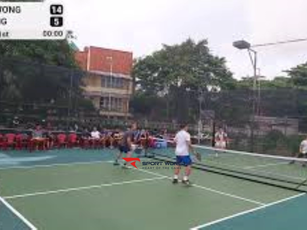 Sân tennis Phở cô hai