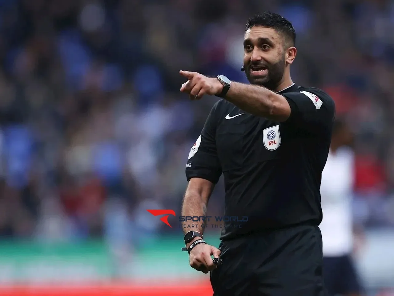 Sử dụng còi và ngôn ngữ cơ thể