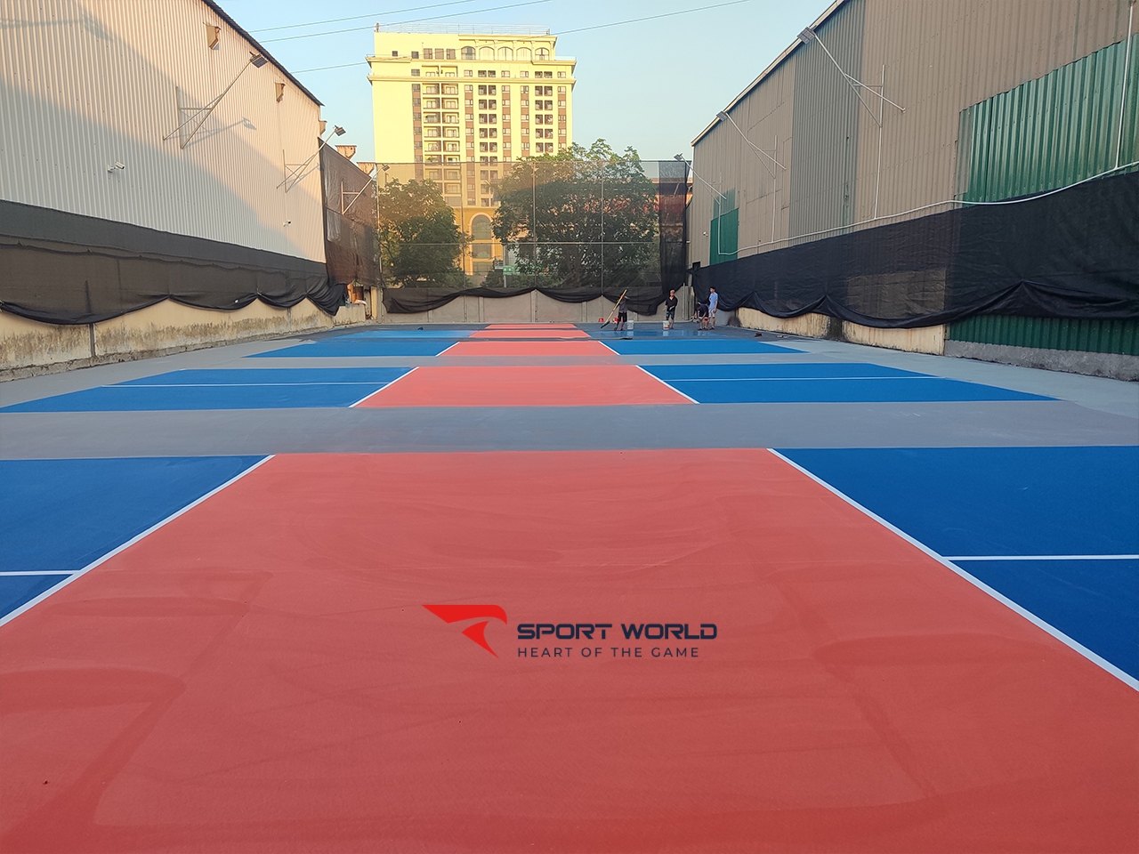 Hoàn thiện bề mặt và sơn sân chuyên dụng