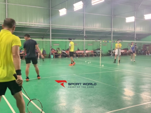 Sân cầu lông Khúc Thuỵ Du