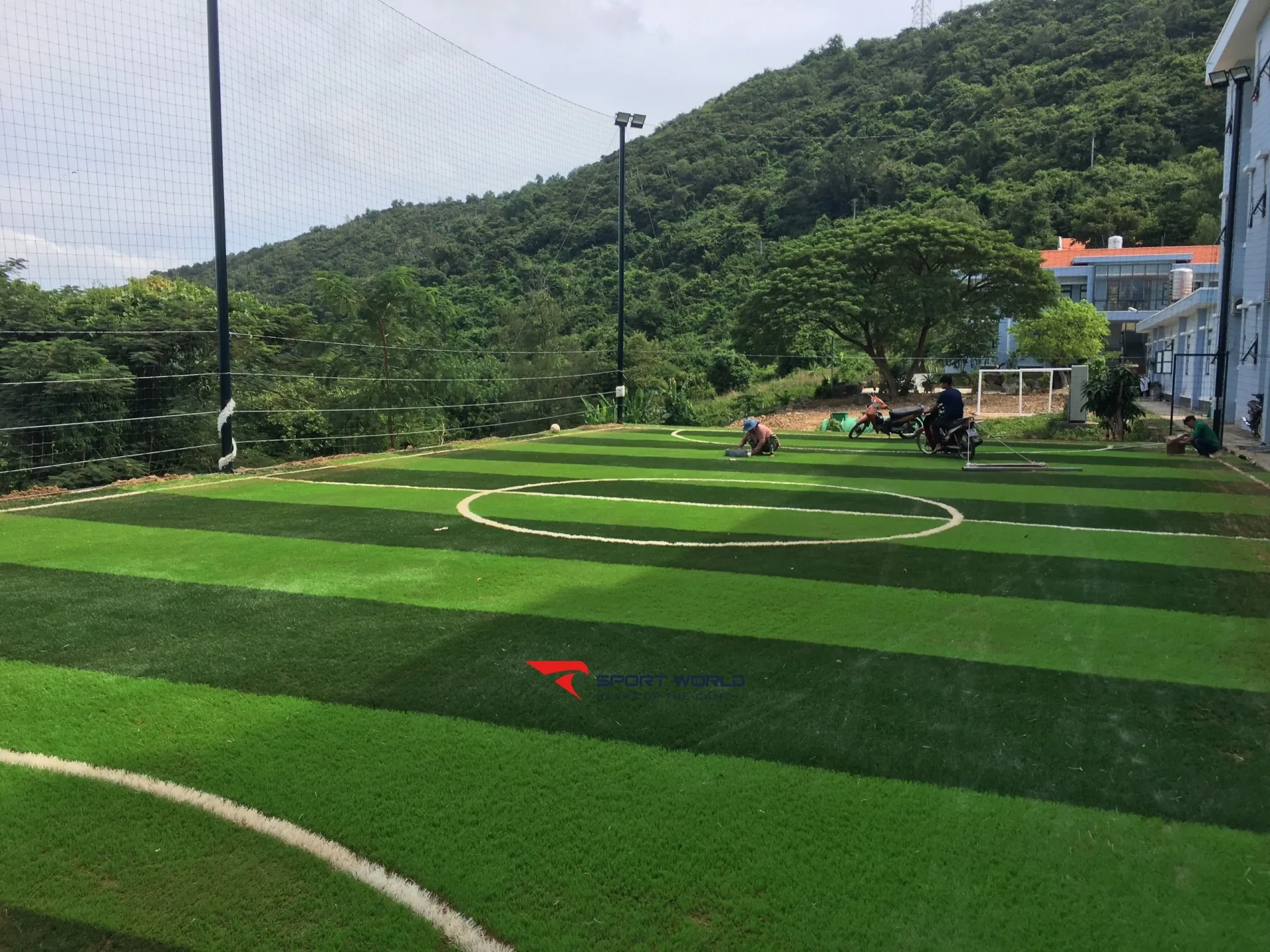 Những lỗi thường gặp khi thi công sân cỏ bóng đá khiến chủ đầu tư “mất tiền oan”