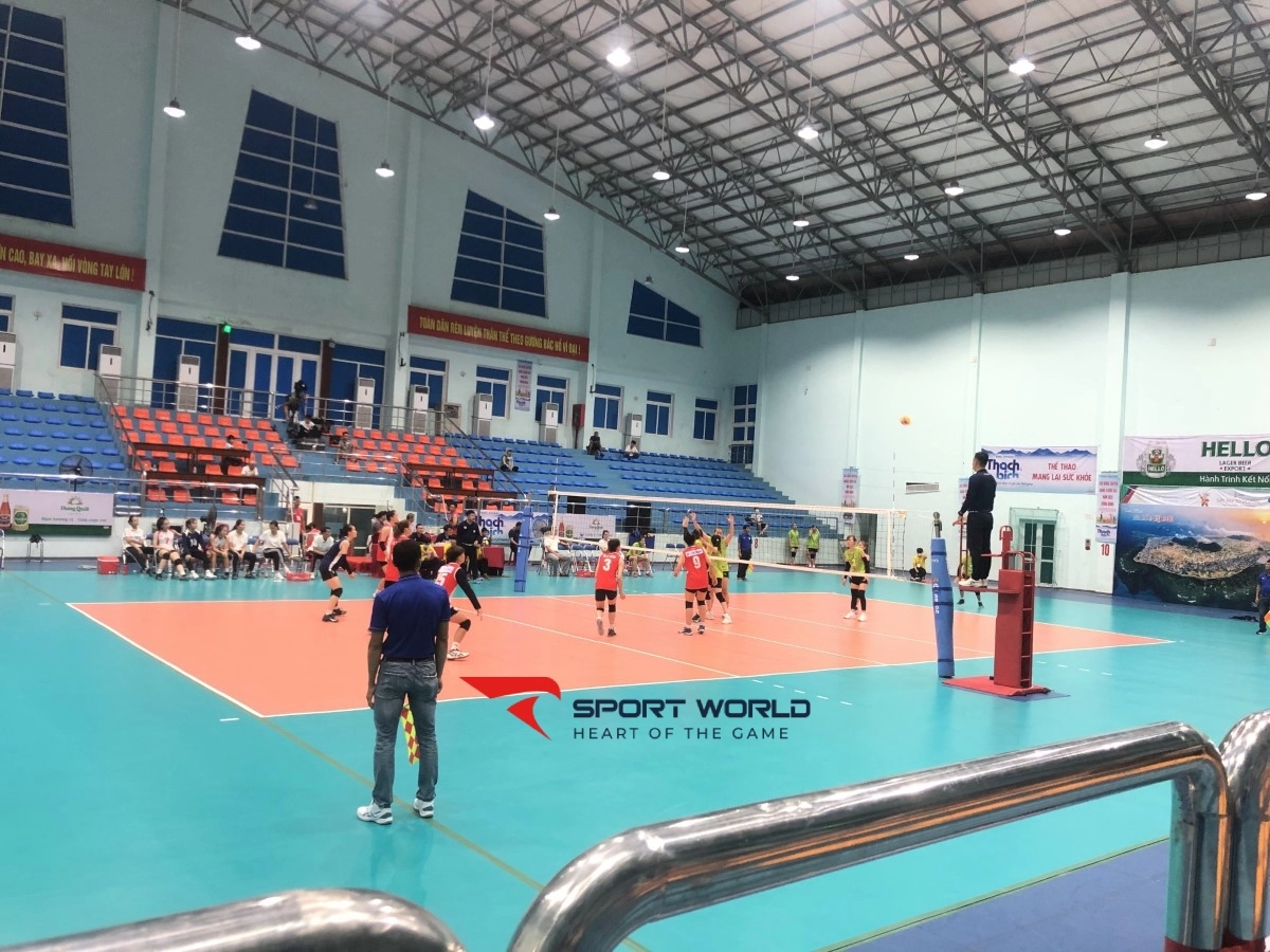 Sân bóng chuyền Nhà thi đấu đa năng tỉnh Quảng Ngãi