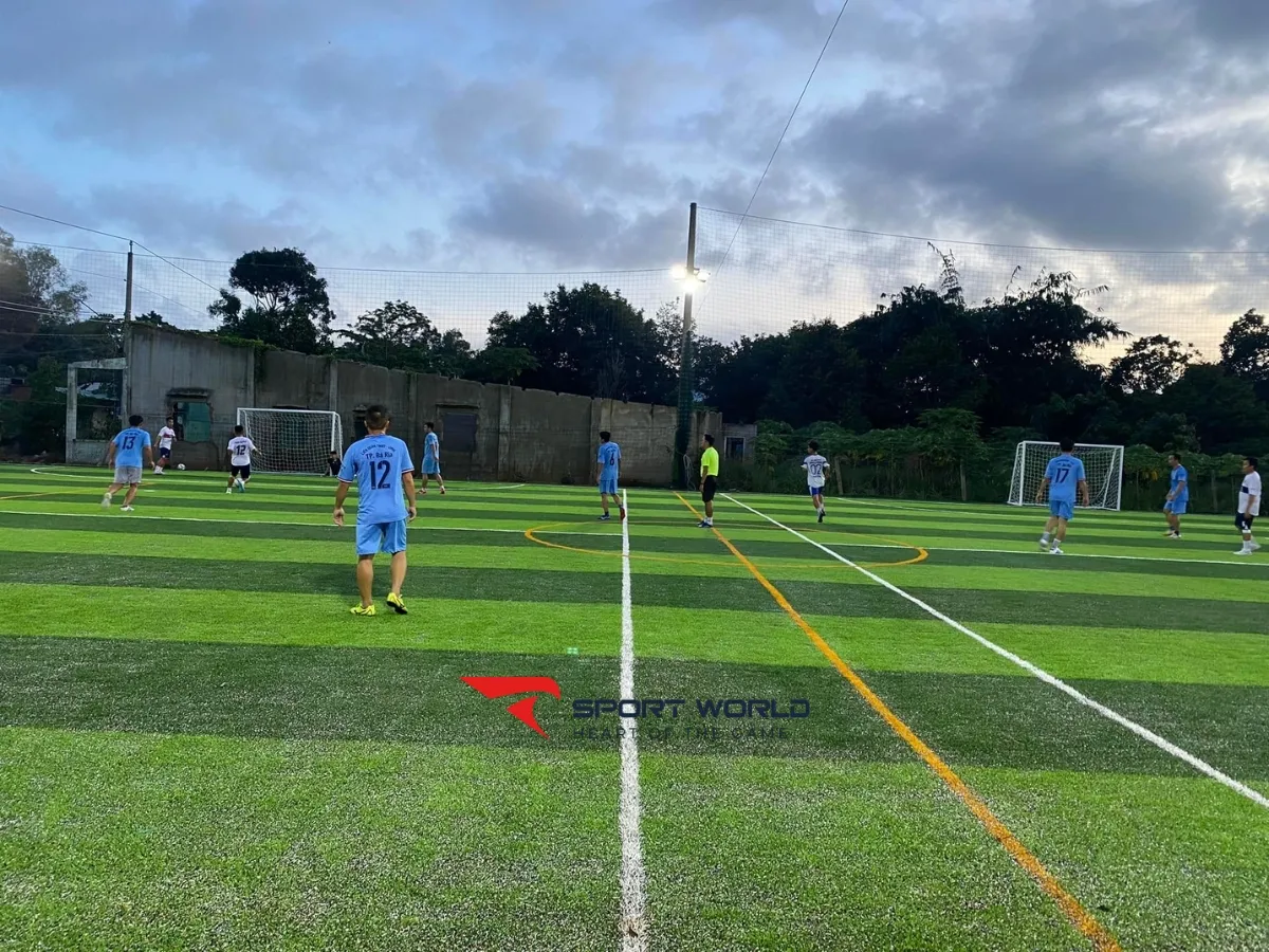 Sân banh Năm Giờ Hơn