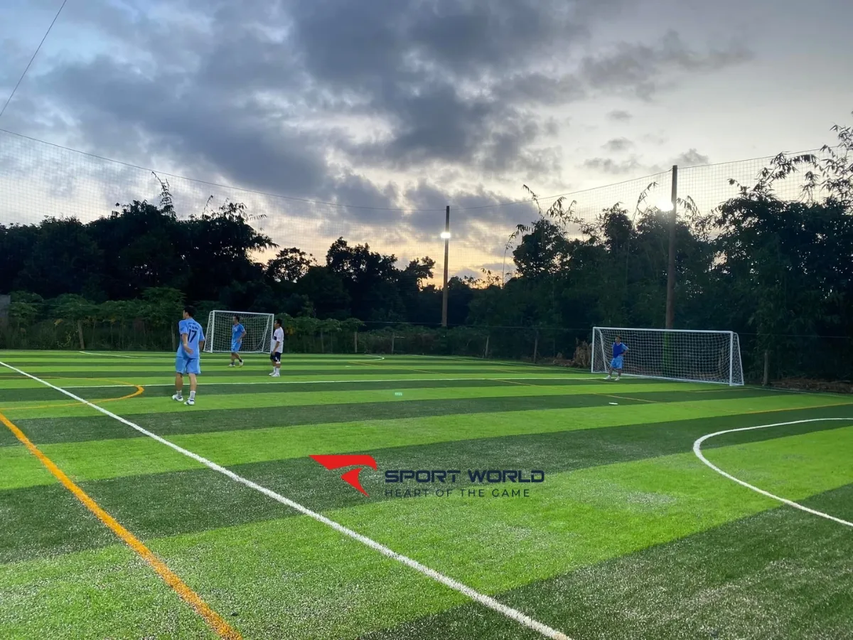 Sân banh Năm Giờ Hơn