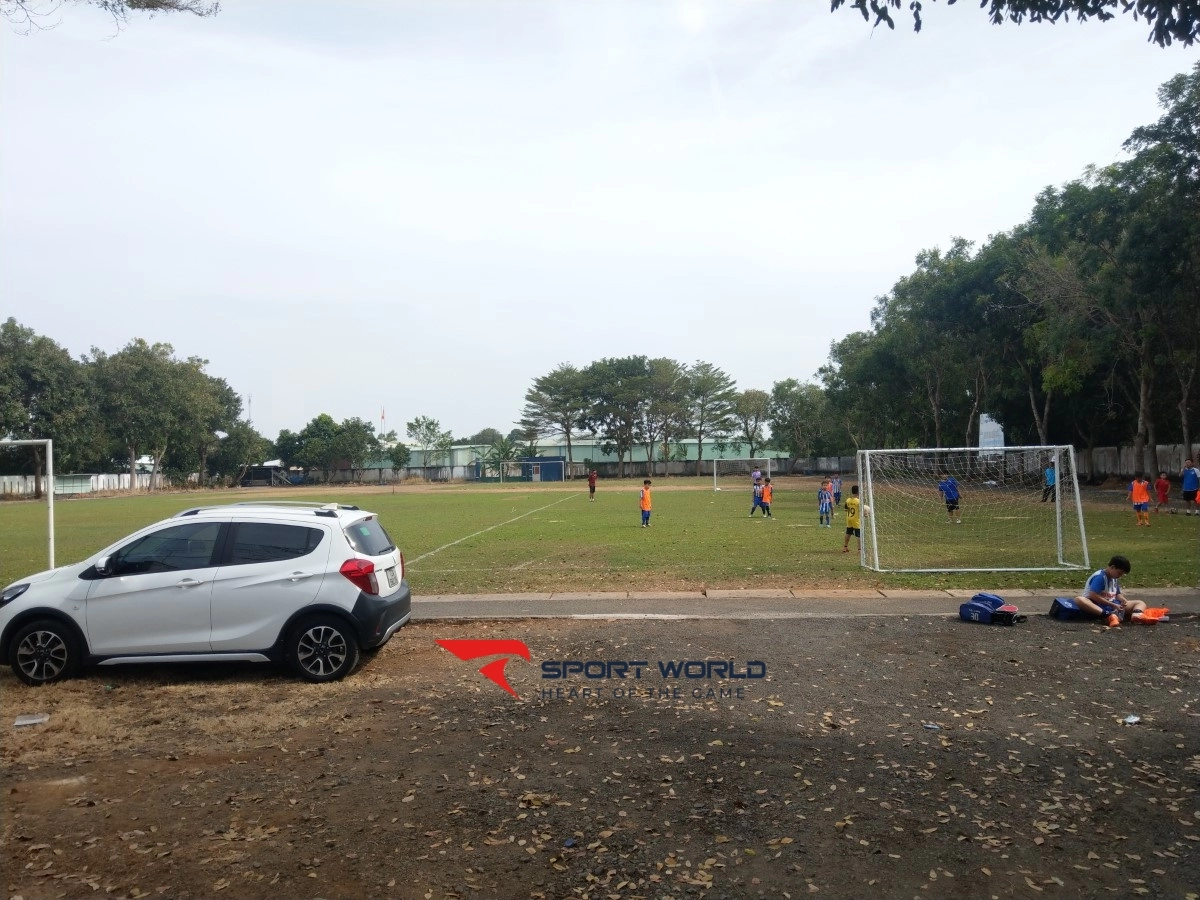 Sân bóng Long Toàn