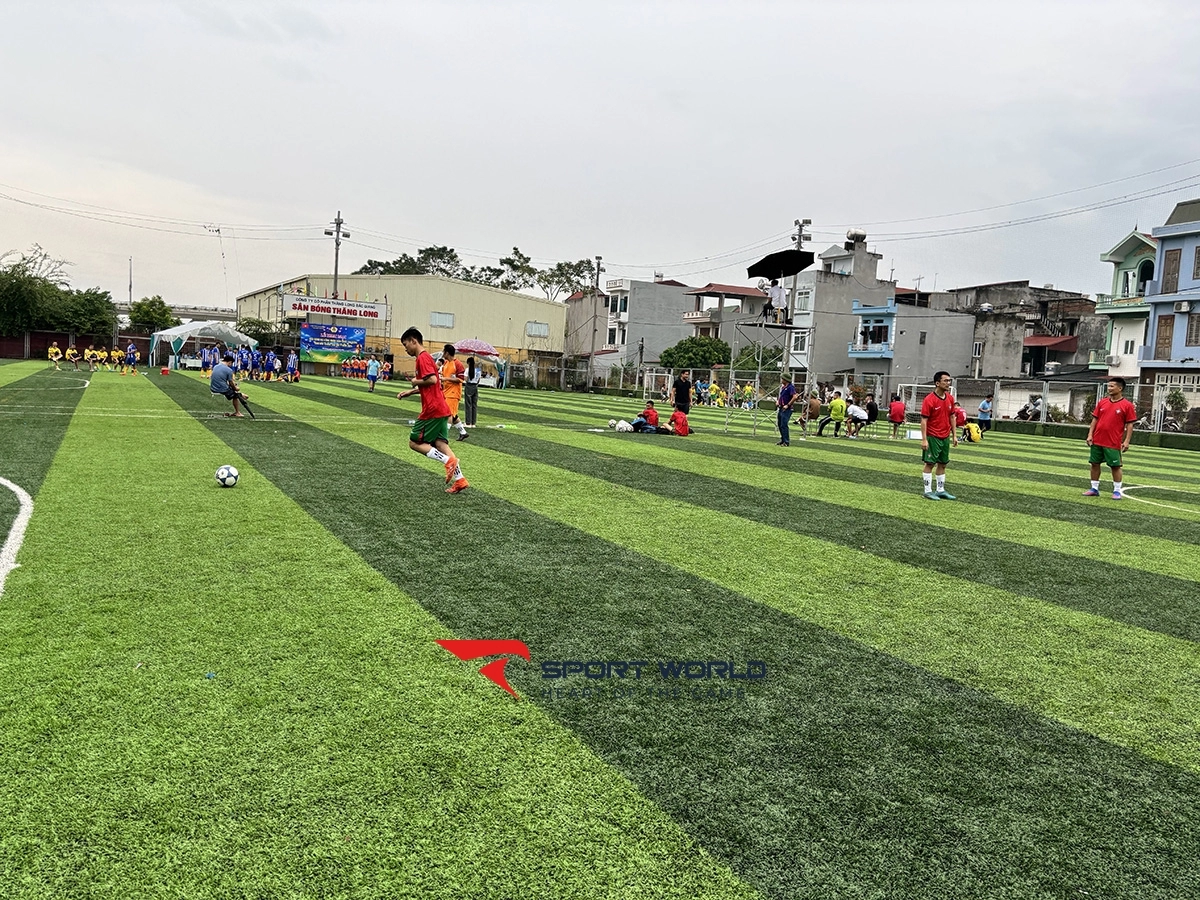 Sân bóng Thăng Long - Bắc Giang
