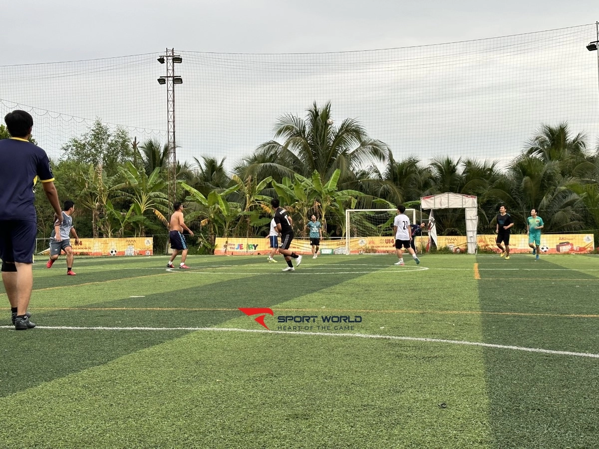 Sân cỏ nhân tạo Nguyễn Công Thành