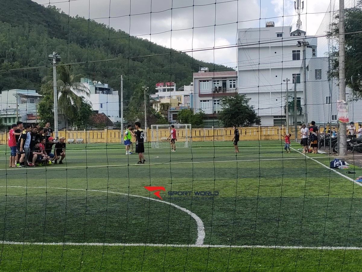 Sân bóng đá Đông Dương