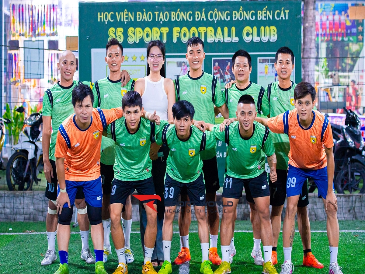 Sân bóng D7 Hoàng Long
