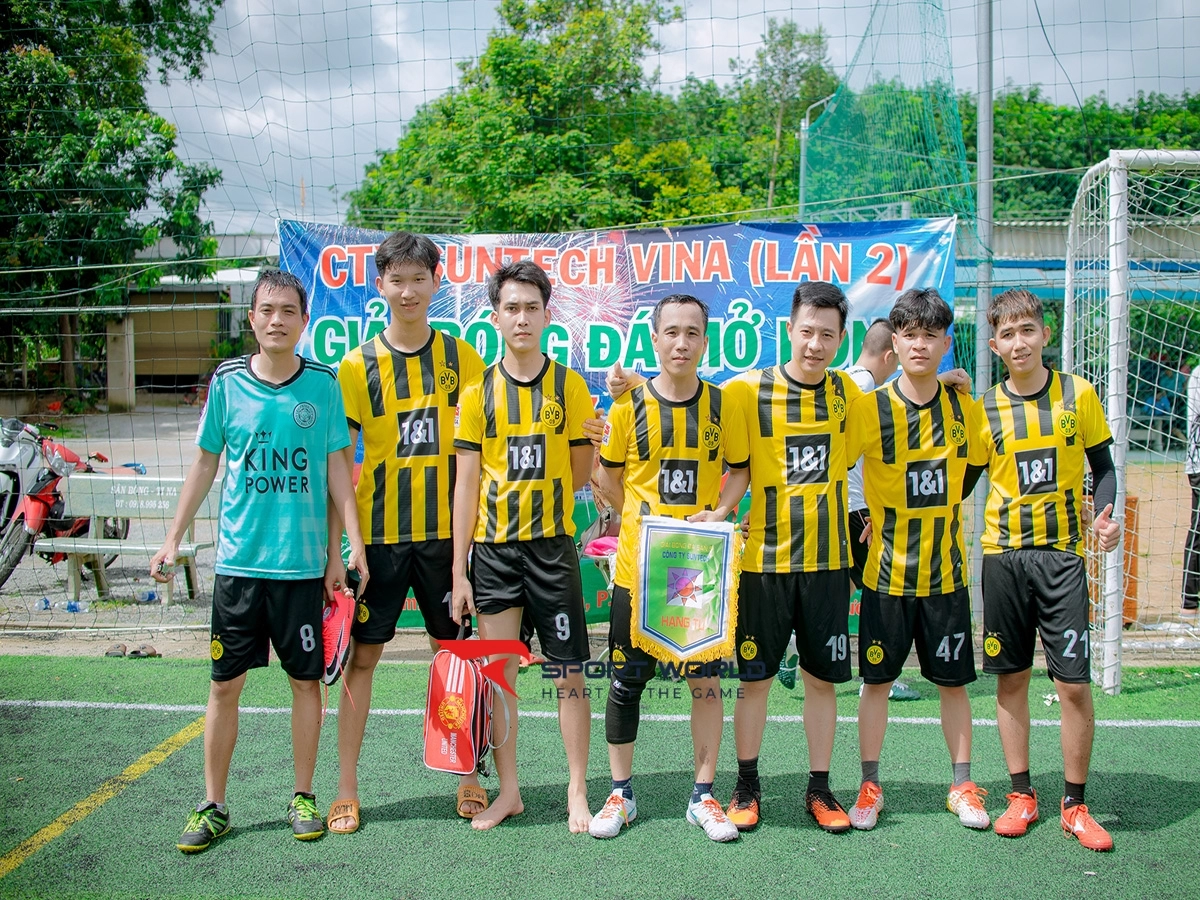 Sân bóng Hoàng Long D7