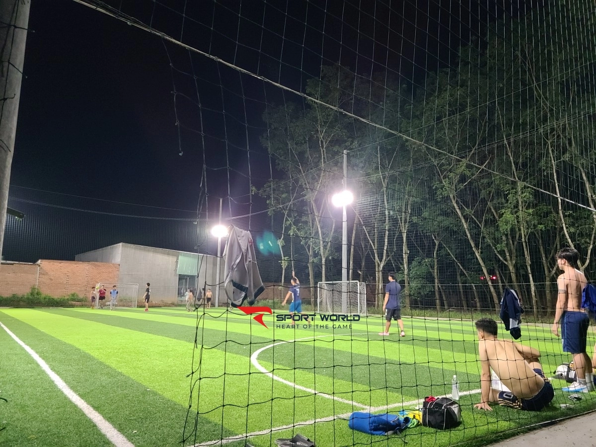 Sân bóng Uyên Hưng 3