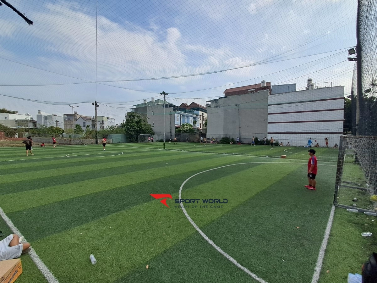 Sân bóng Thanh Niên