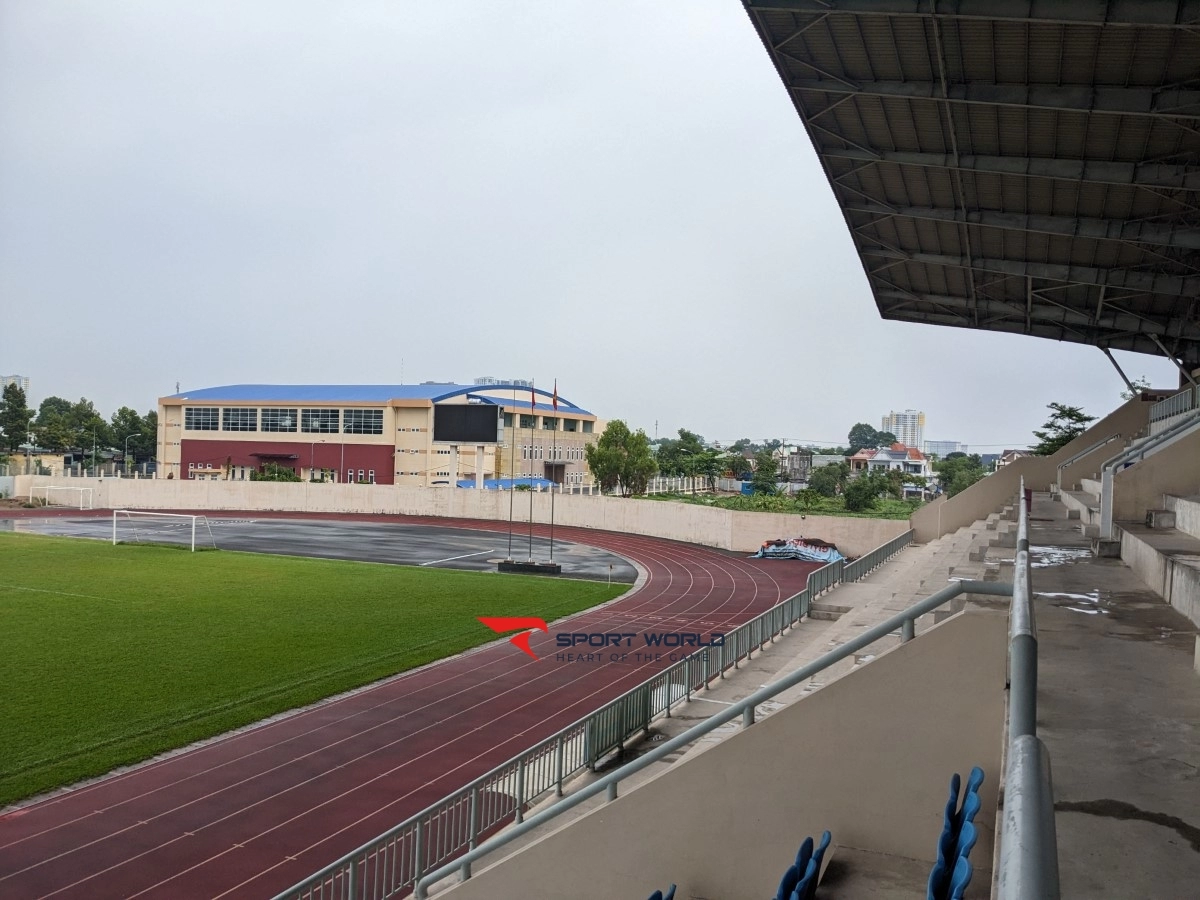 Sân vận động Dĩ An