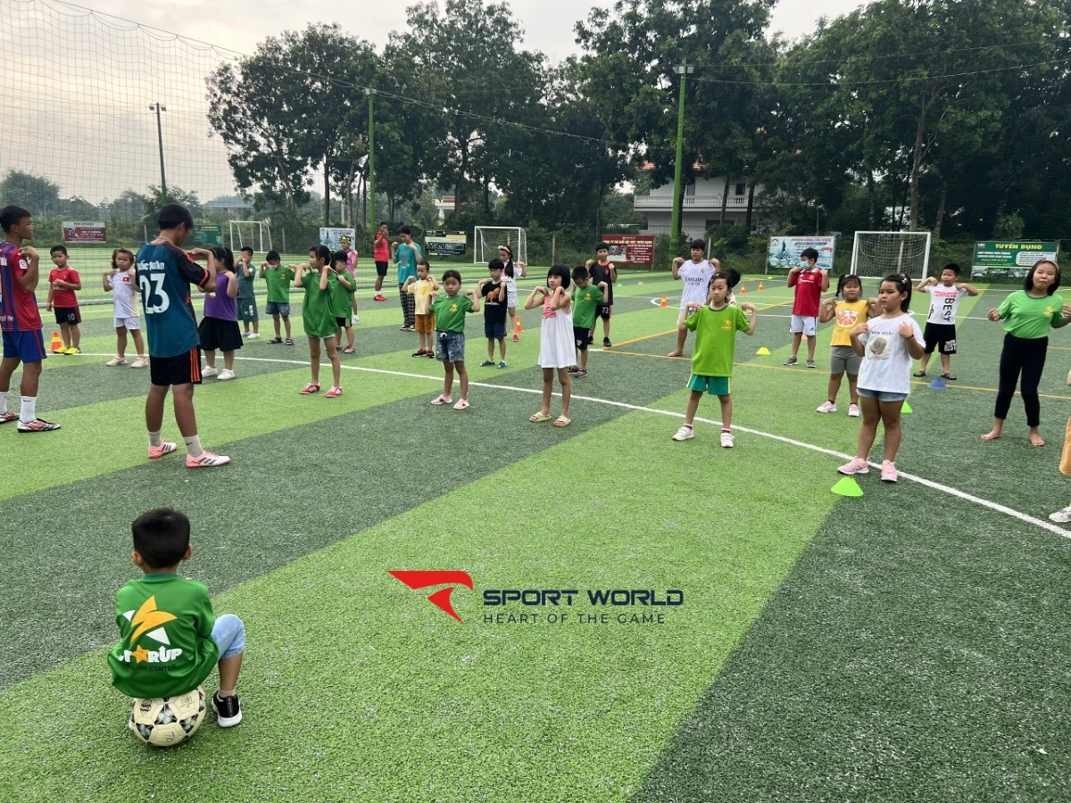 Sân bóng hồ bơi Thiên An