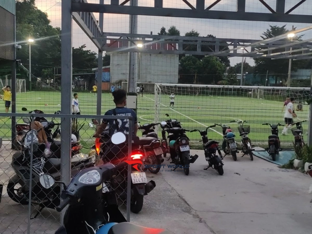 Sân bóng Trần Đức