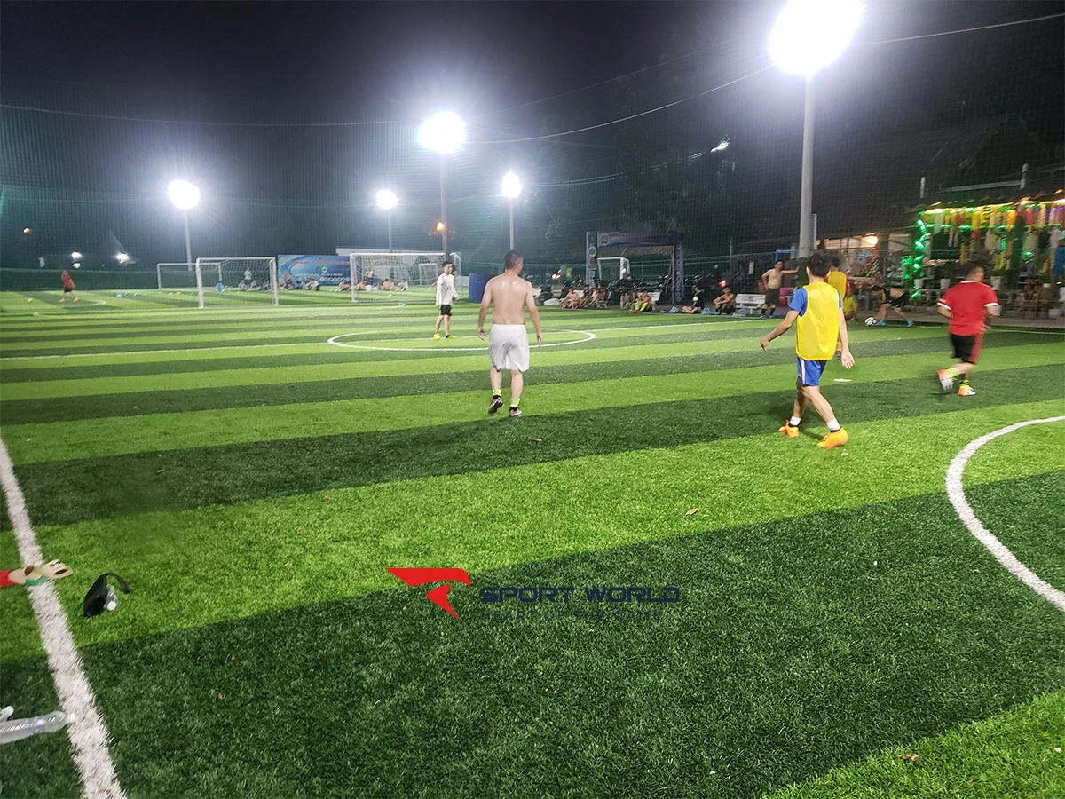 Sân Bóng Đá Cổ Việt