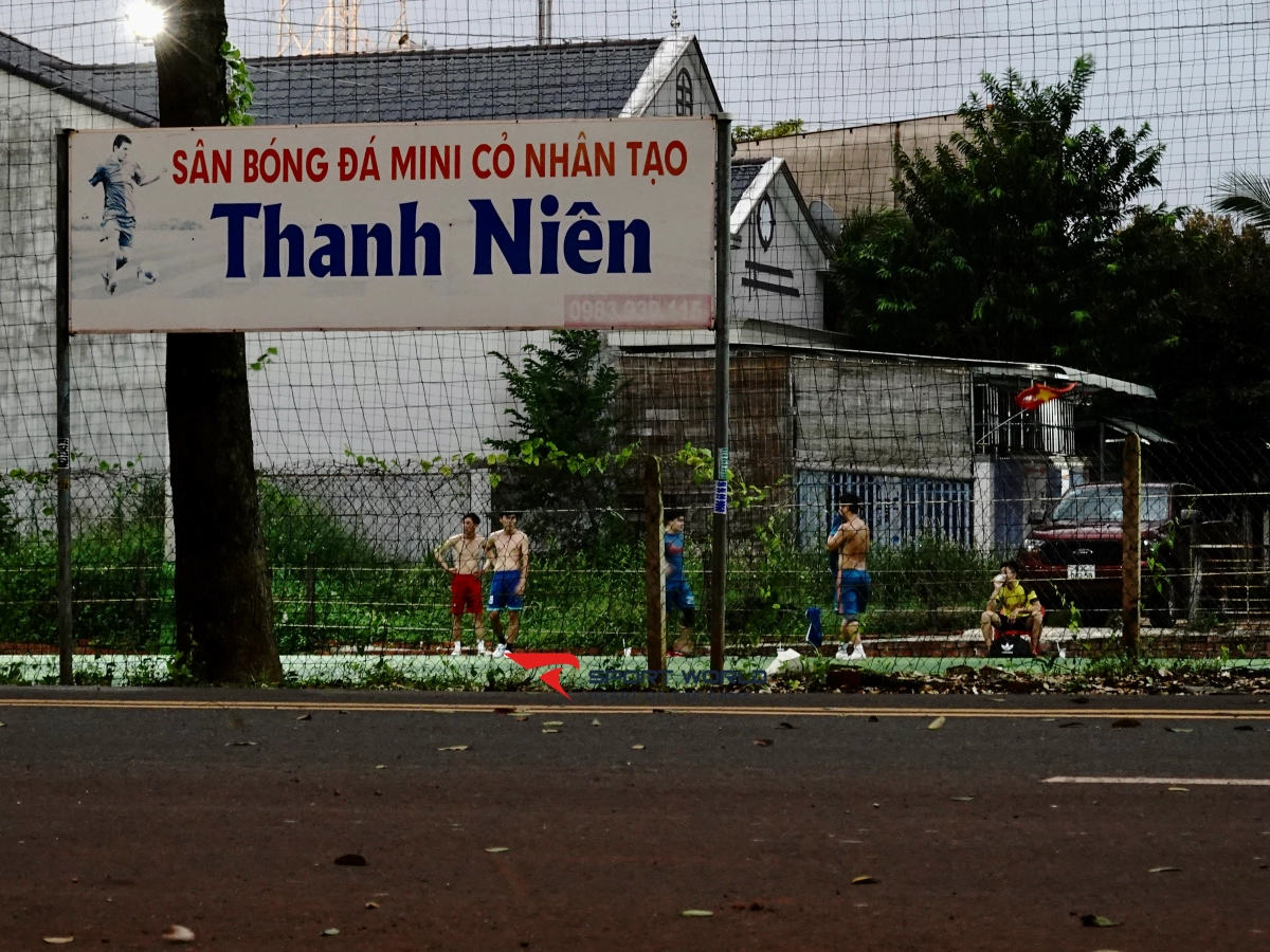 Sân banh Thanh Niên