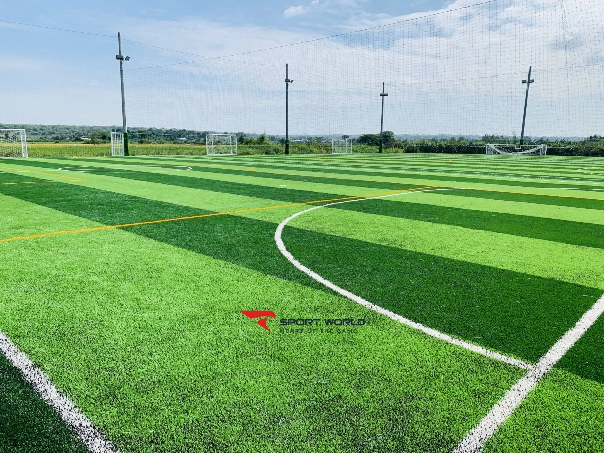 Sân bóng đá Quang Nhiên