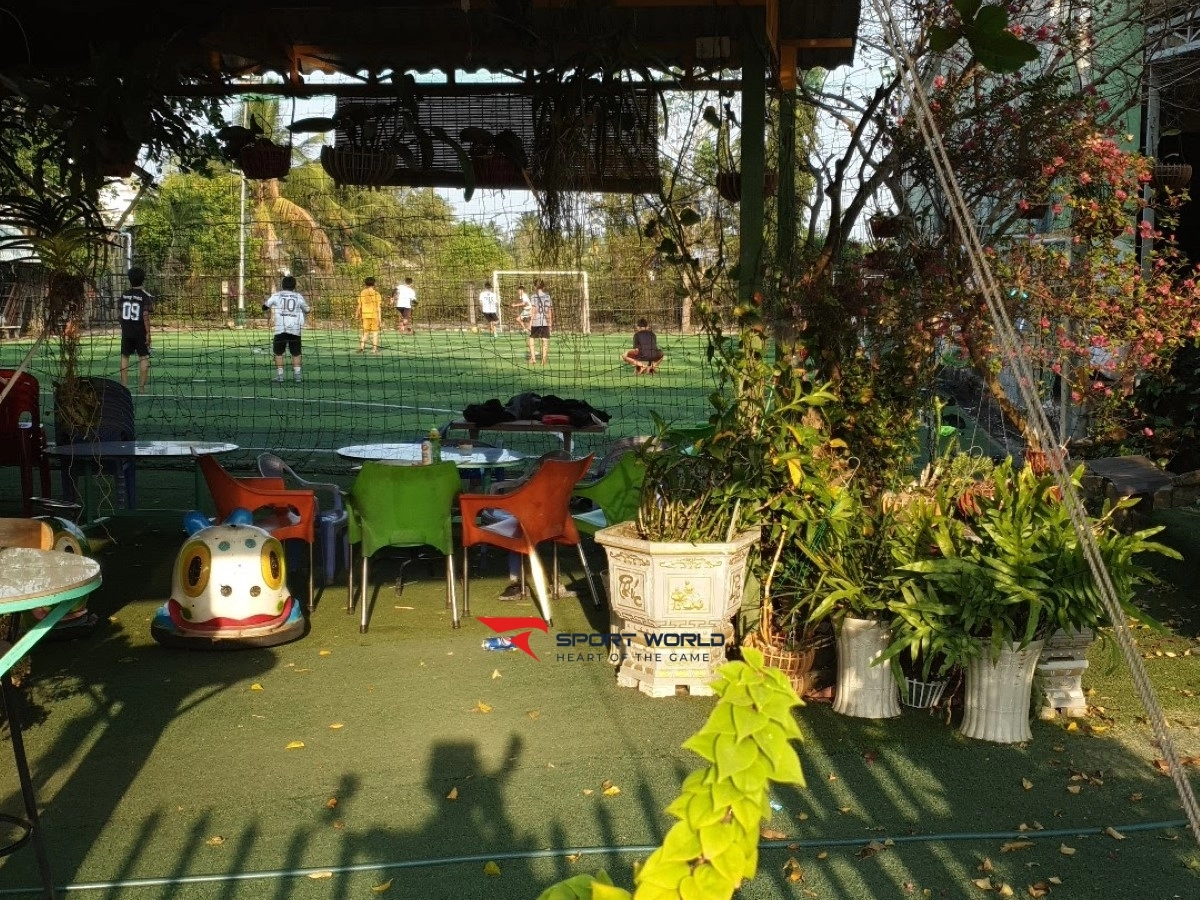 Sân bóng đá Thư Trà