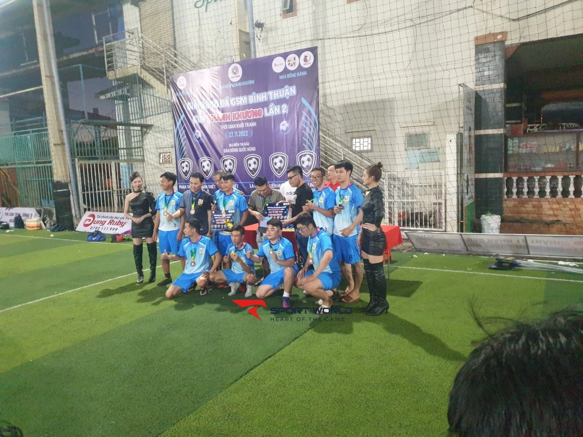 Sân bóng đá trung tâm thể thao Quốc Hùng