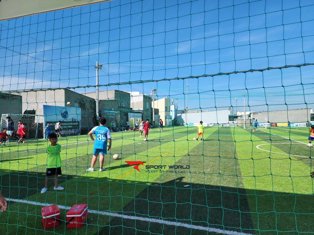 Sân bóng đá Huỳnh Châu