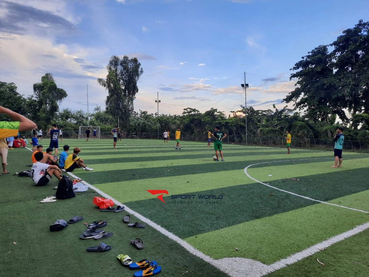 Sân bóng Hưng Thịnh