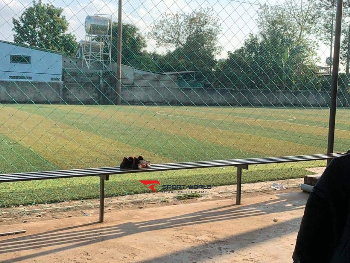 Sân bóng Hồng Ân