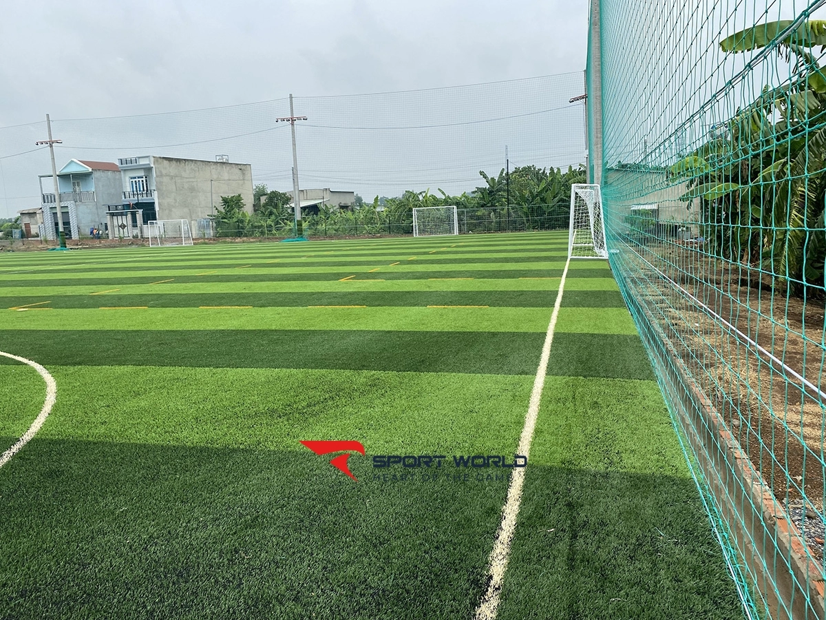 Sân bóng đá Lò Than