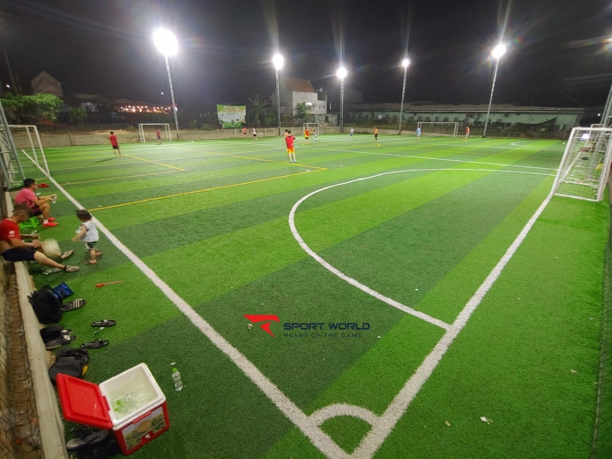 Sân bóng đá Quang Trung
