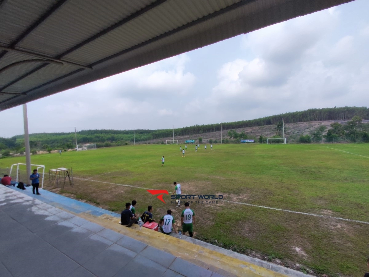 Sân bóng đá Vĩnh An