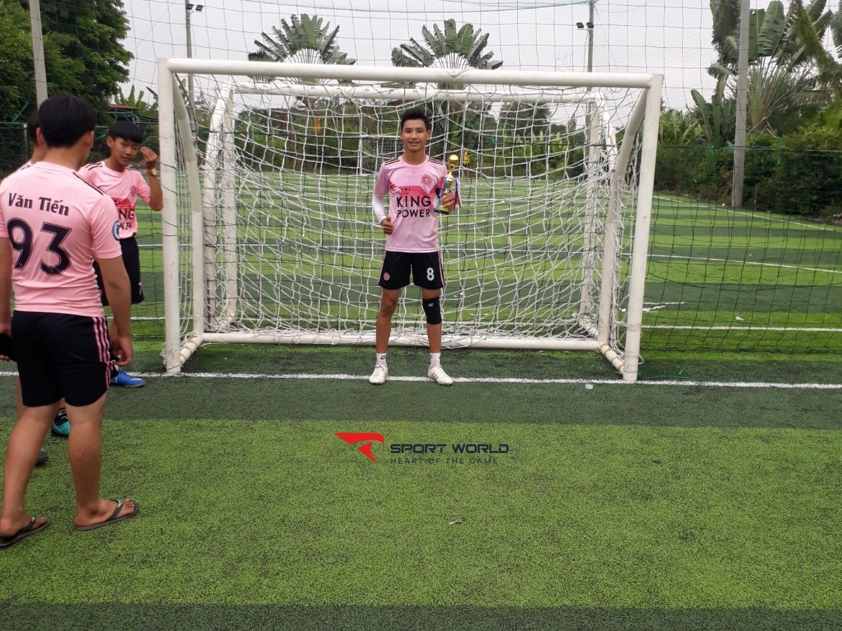 Sân cỏ nhân tạo Hằng Trung