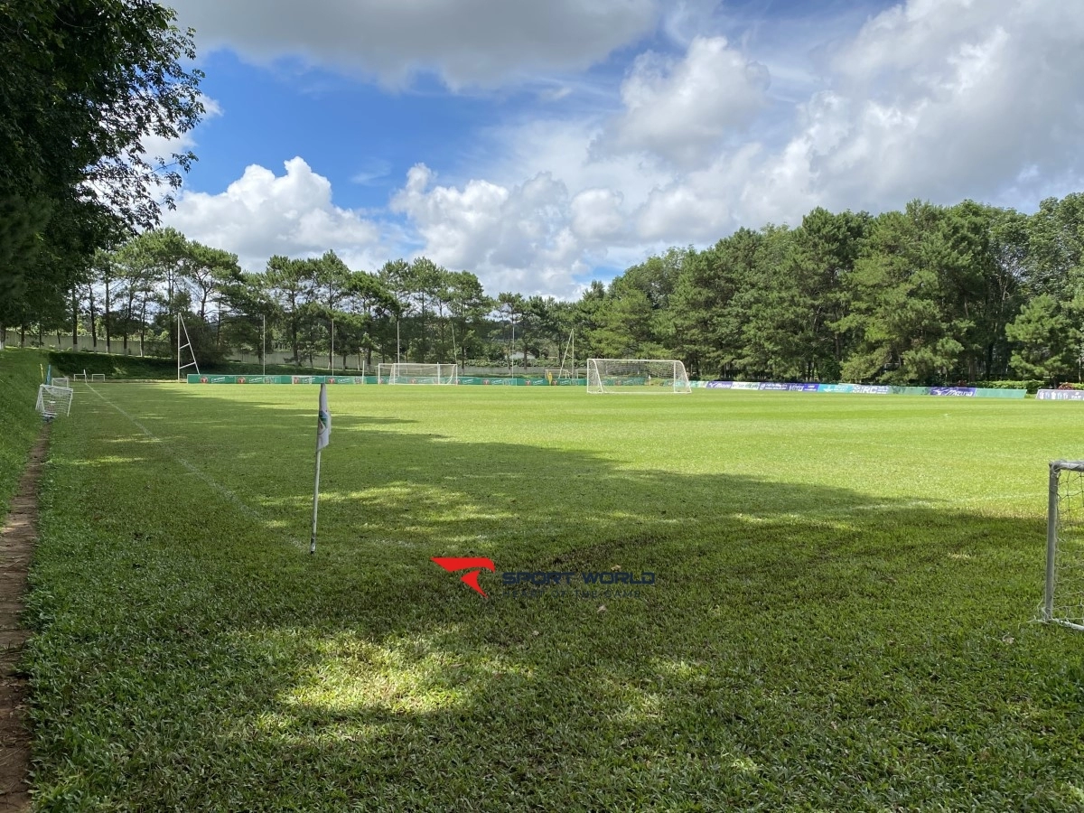 Sân bóng đá Học viện Hoàng Anh Gia Lai