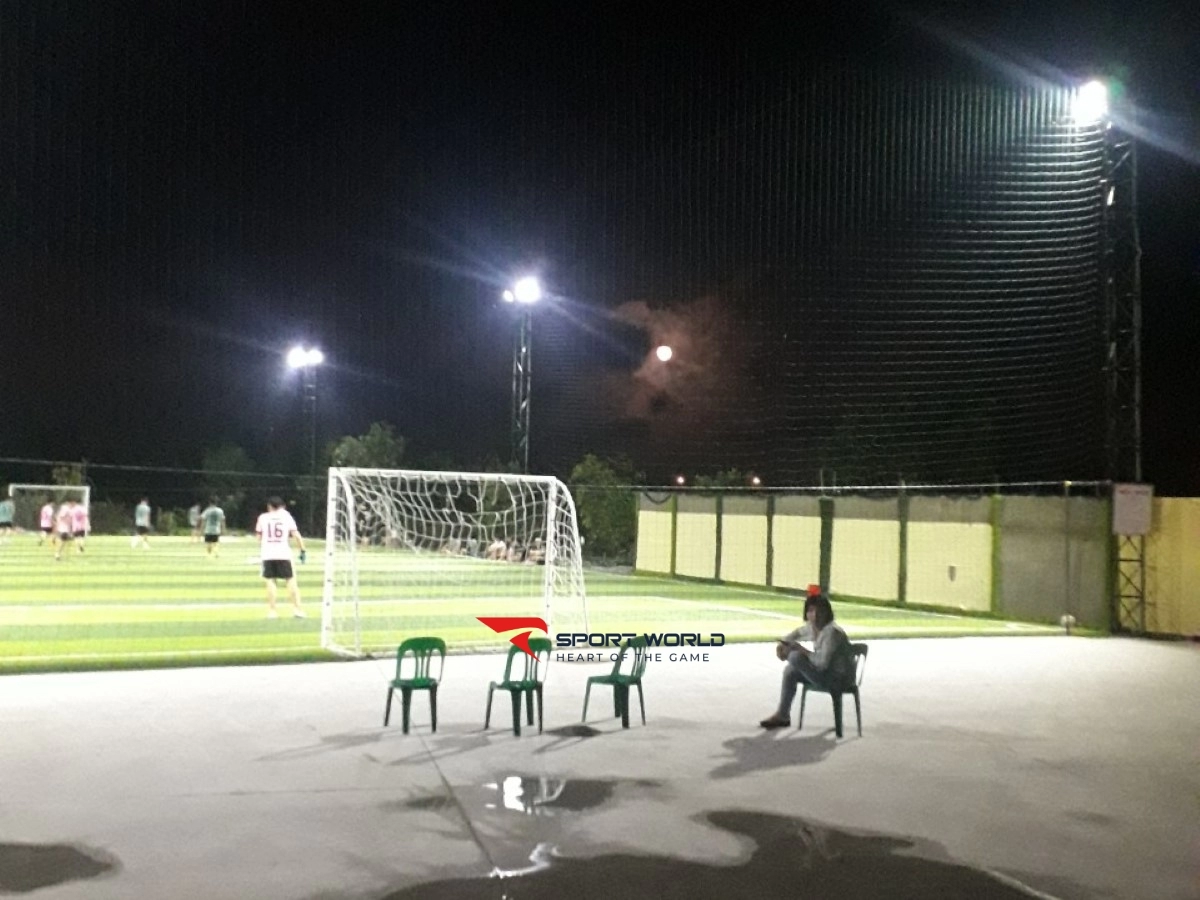 Sân Bóng Đá Đông Nội