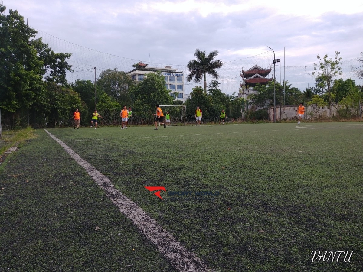 Sân bóng Khu công nghiệp Từ Liêm