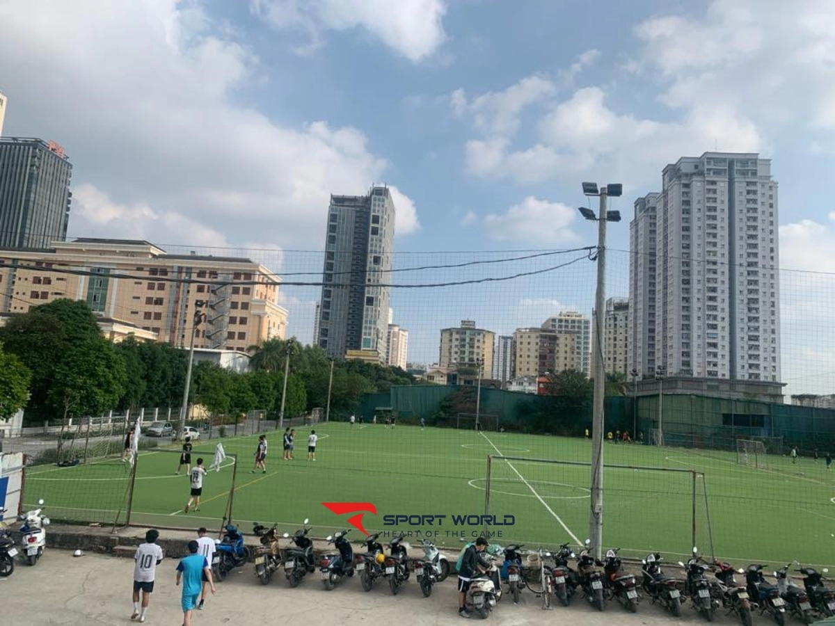 Sân bóng Đông Đô 2