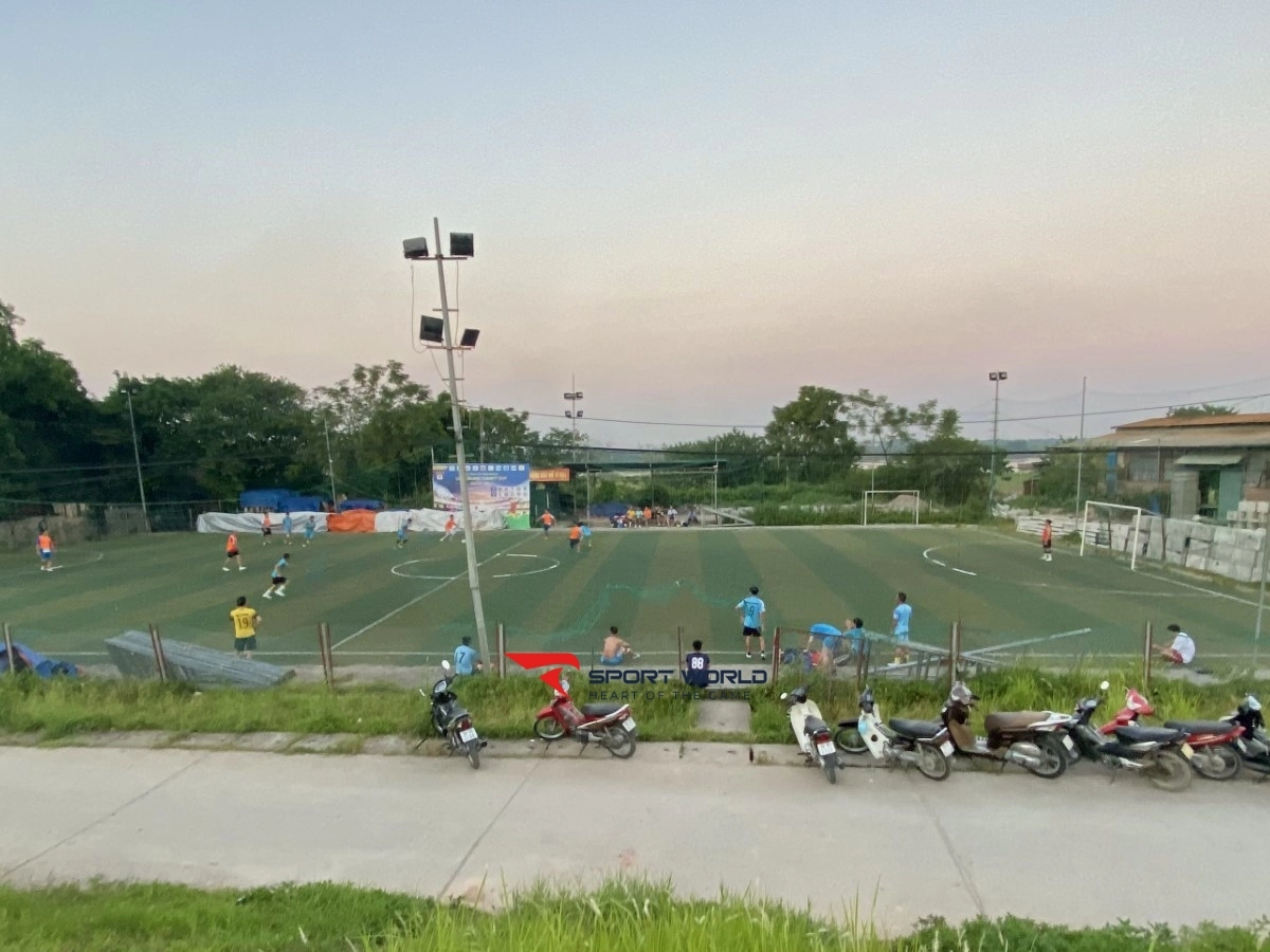 Sân bóng Liên Hà