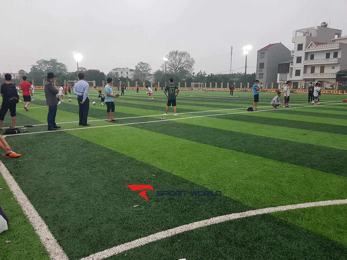 Sân bóng Thượng Mỗ