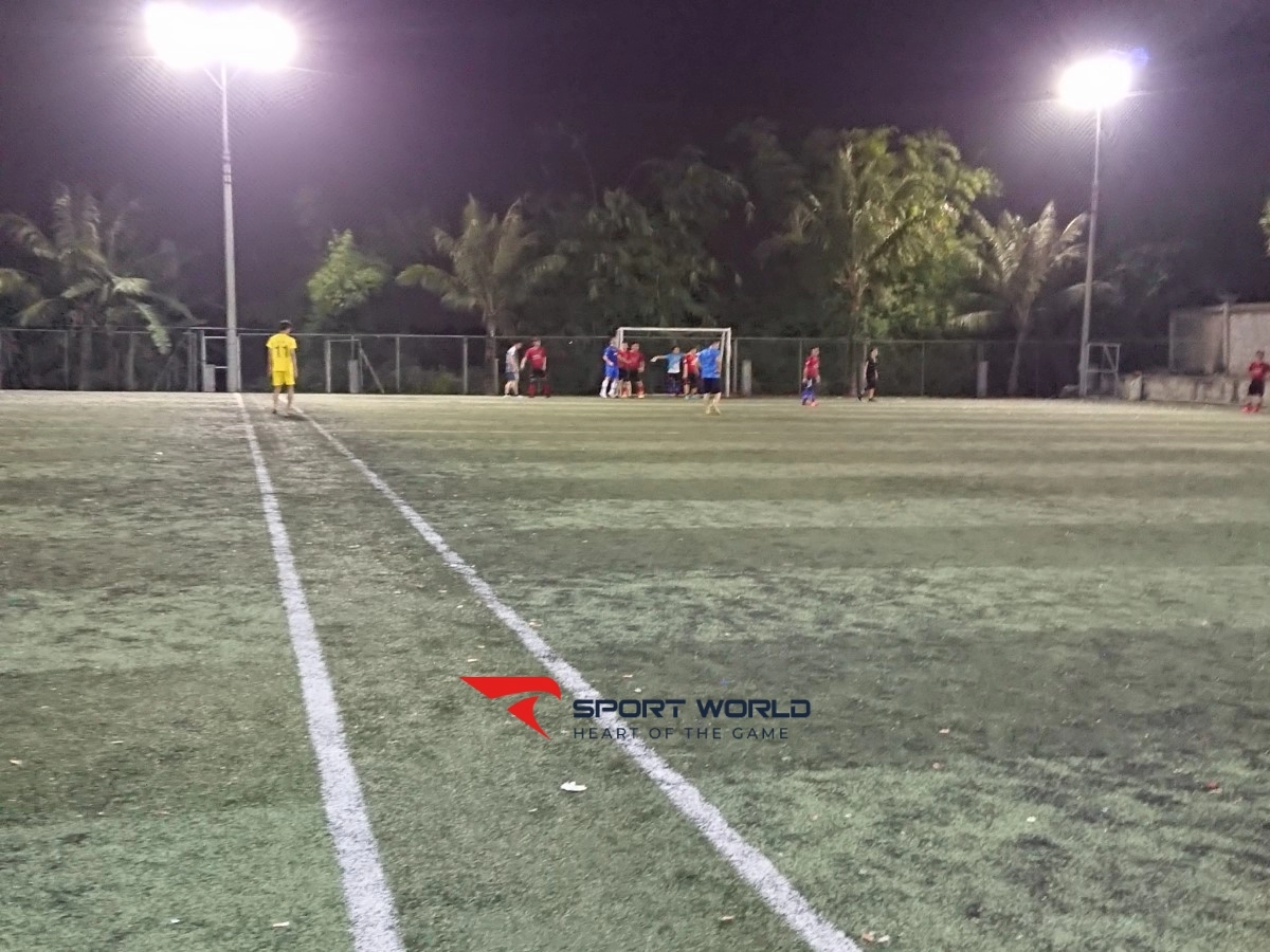 Sân bóng Hồng Anh