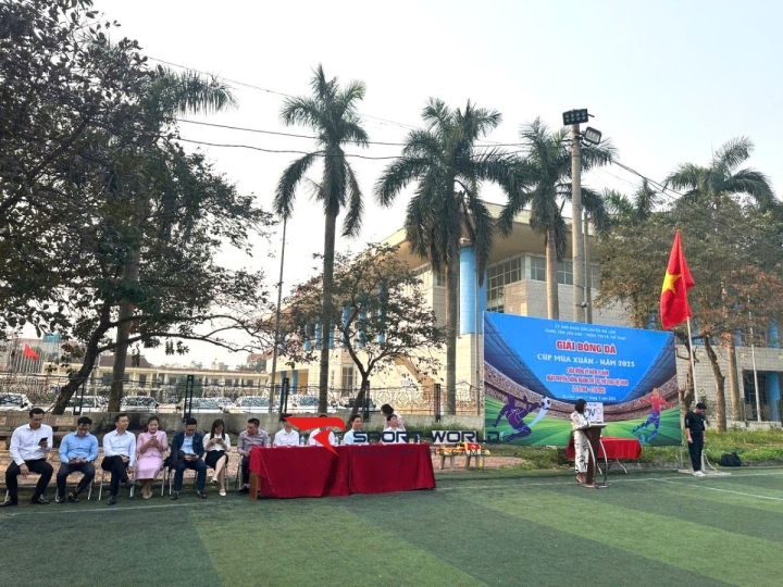 Sân bóng đá nhà thi đấu Gia Lâm