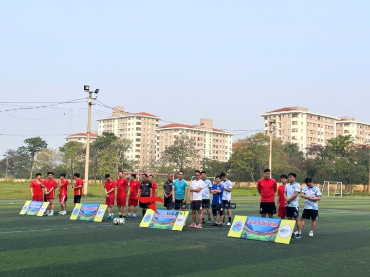 Sân bóng đá nhà thi đấu Gia Lâm